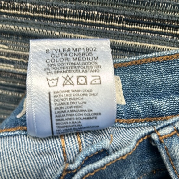 🆕Vibrant M.I.U Ripped Flare Jeans High Waist Stretch Denim Size 9 (w28) - Picture 7 of 7